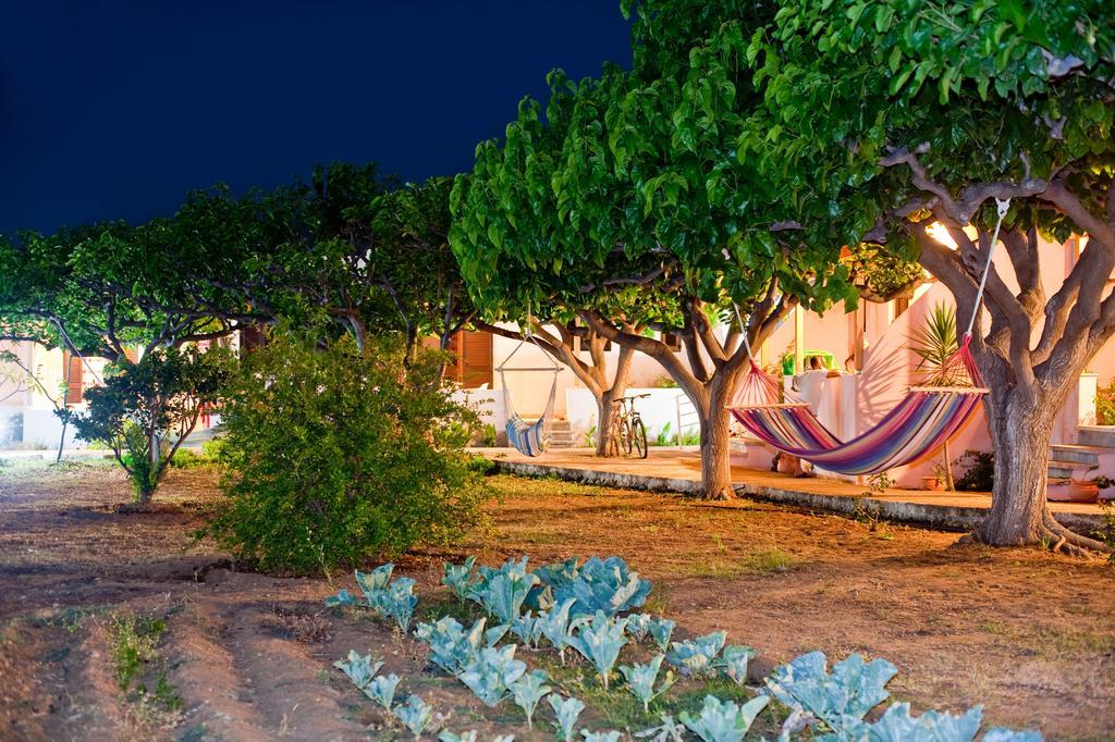 Dolphin Apartments Frangocastelo Exterior photo