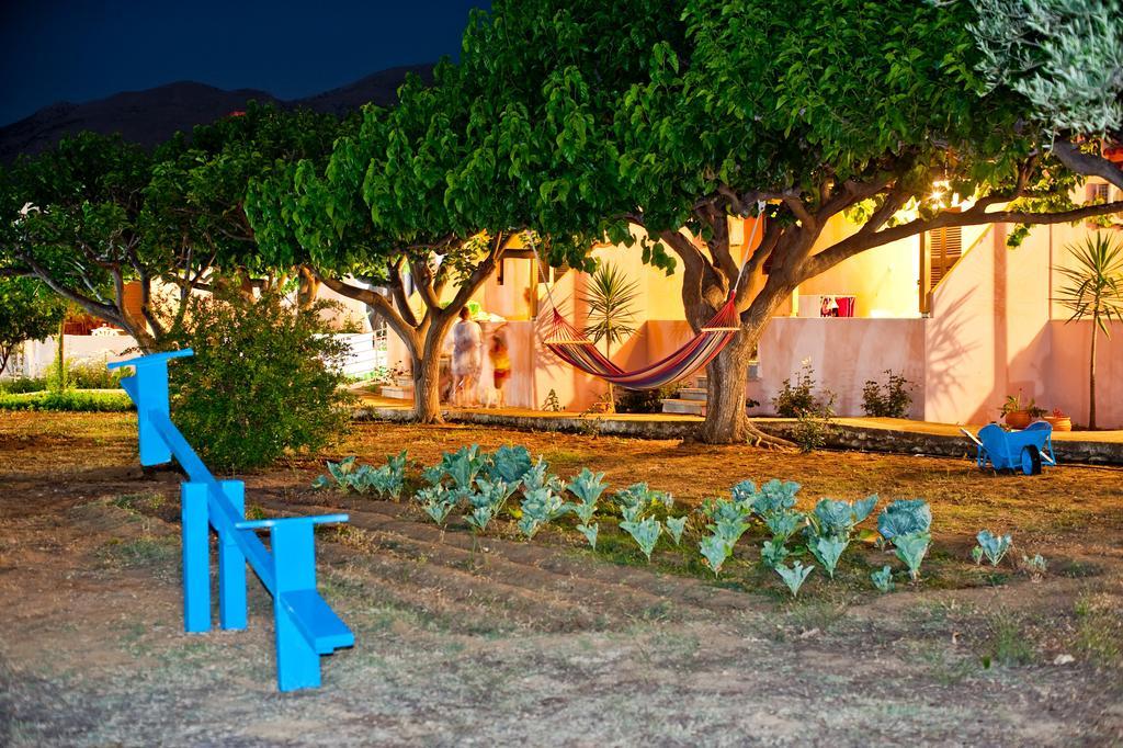 Dolphin Apartments Frangocastelo Exterior photo