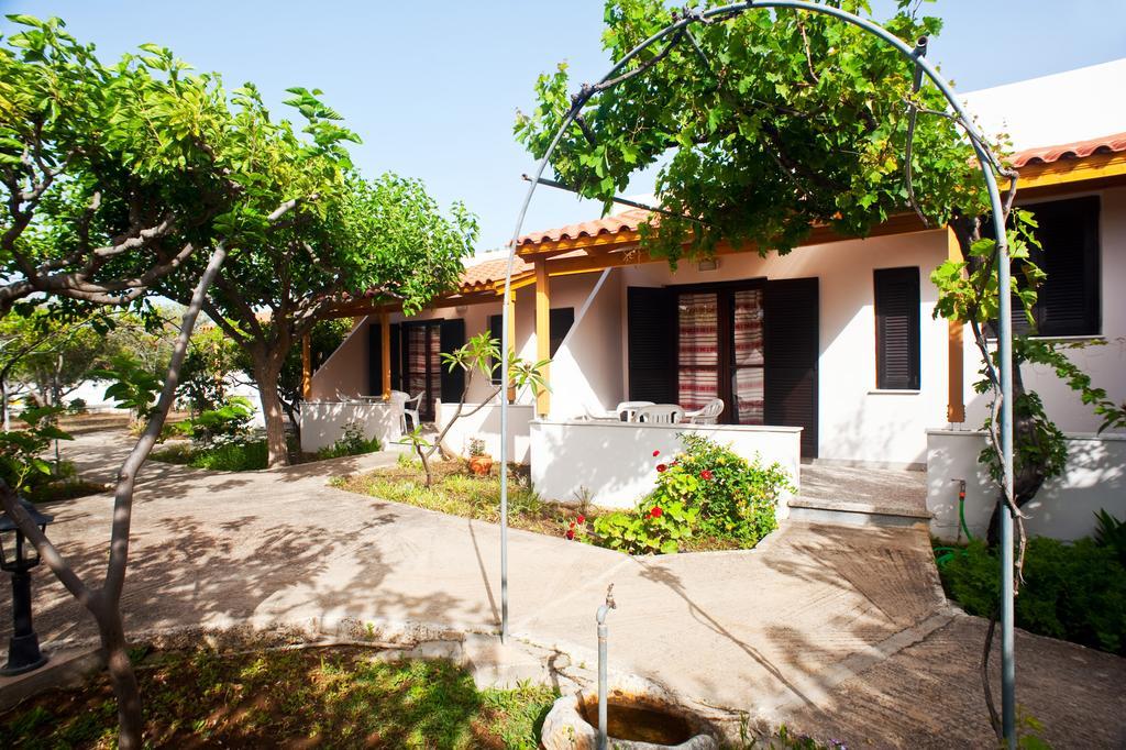 Dolphin Apartments Frangocastelo Exterior photo