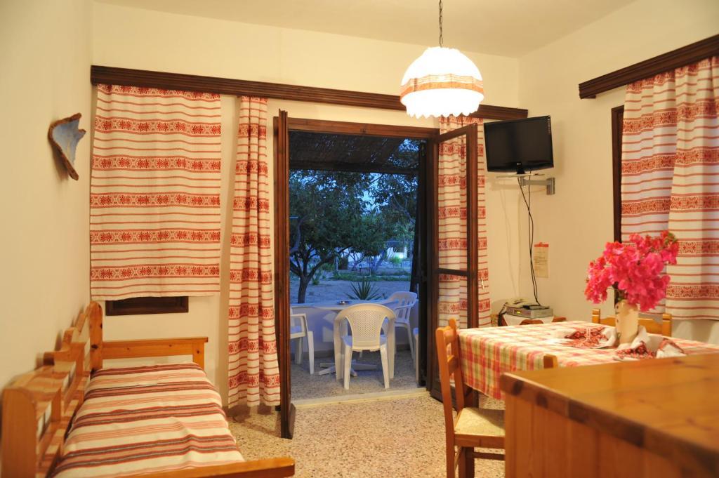 Dolphin Apartments Frangocastelo Room photo